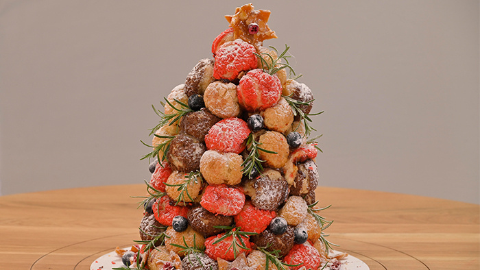 Obrázok receptu - Croquembouche ako vianočný stromček s lieskovcovým praliné