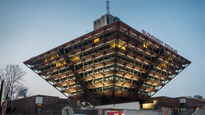 El edificio de la pirámide invertida celebra los 30 años de su inauguración