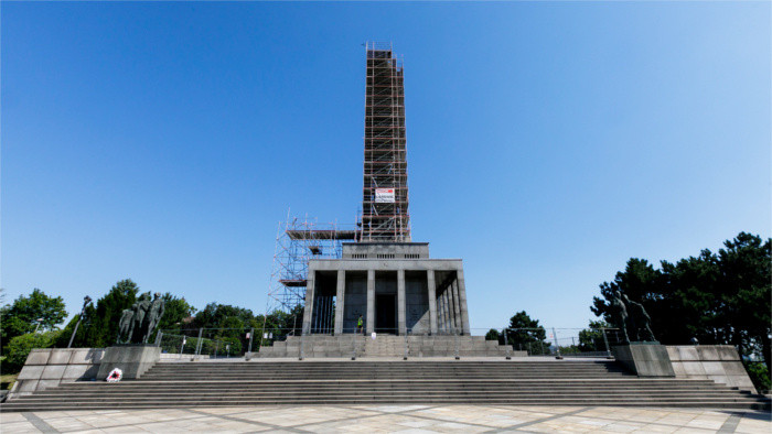 Restauration de Slavin, monument aux soldats soviétiques 