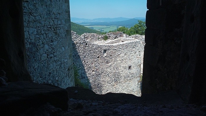 008_uhrovecky-hrad_Kay-Zeisberg.jpg