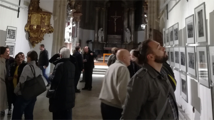 Photographies des Roms des époux Carret dans l’église des Clarisses