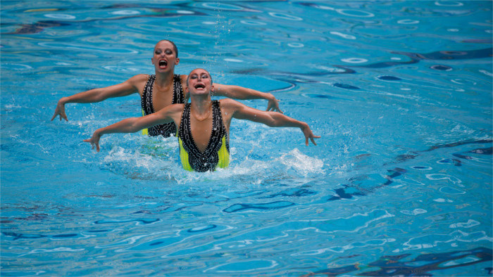 At the pool with synchronised swimmers