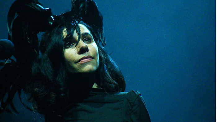 Mental_FM: PJ Harvey aj Lyrik H