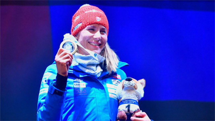 Kuzmina gana otra carrera de la Copa del Mundo