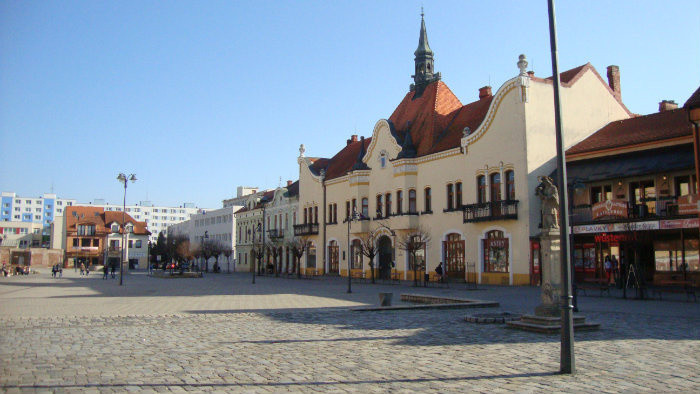 Topoľčany a Prievidza zveľaďujú verejné priestory