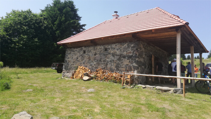 Eine Sennhütte zu Touristen-Herberge umgebaut