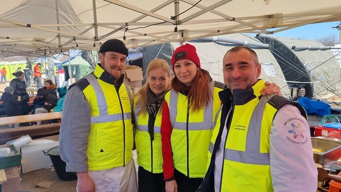 Katka a Bea z Pečie celé Slovensko pomáhajú variť na hraniciach s Ukrajinou