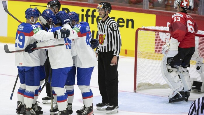 Rozhodcovia v zápase Slovensko - Švajčiarsko.