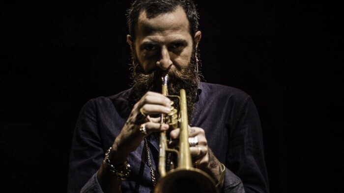 Najlepšia sobotná hudba: Avishai Cohen, Dope Aviators, Para aj Deni