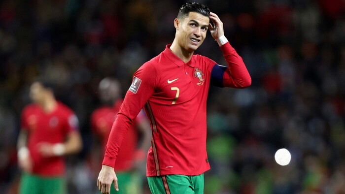 Cristiano Ronaldo šokujúco obdaroval brazílskeho speváka Luana Santanu