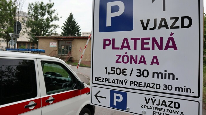 Nemocnica v Žiline zaviedla platené parkovanie