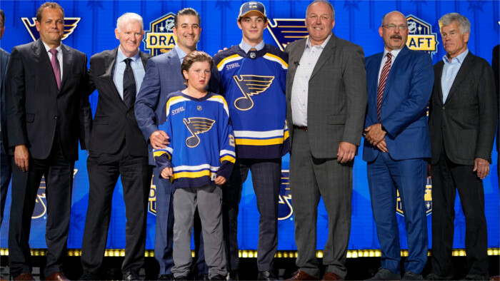 NHL: Dvorský desiatkou draftu, vybral si ho St. Louis 