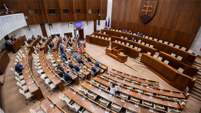 Заседание парламента о внешнеполитическом курсе СР не состоялось