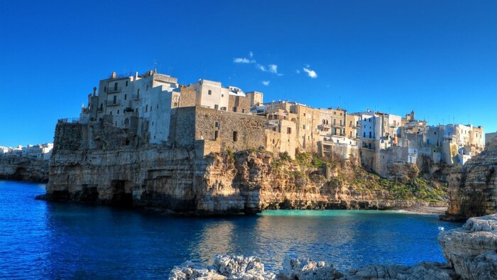 Landscape view of Polignano a Mare. Apulia-Depositphotos_3039234_original.jpg