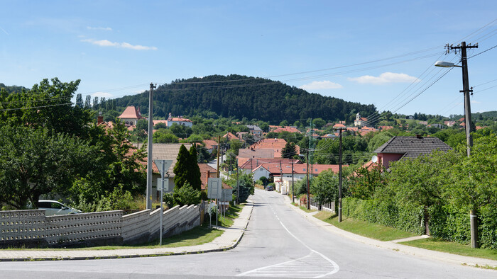 Vypálená obec Skýcov