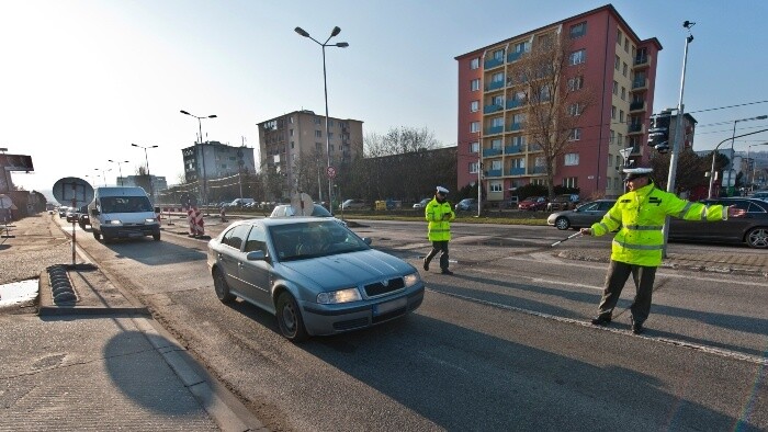 Pomáhať môžu aj gestá a signály