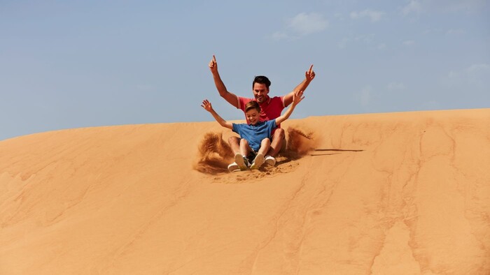 DTCM_D01S02_Sandboarding_C1002.jpg