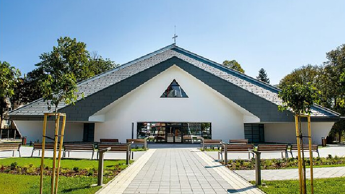 Kostol Božieho milosrdenstva v Ladcoch