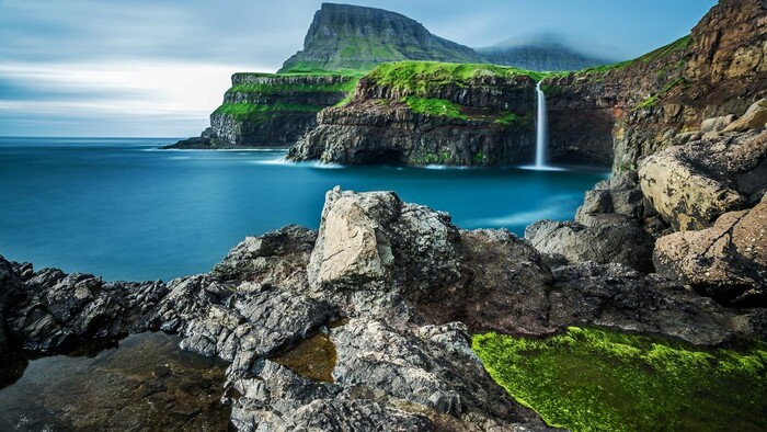 Gasadalur waterfall in Vagar_Depositphotos_91453382.jpg