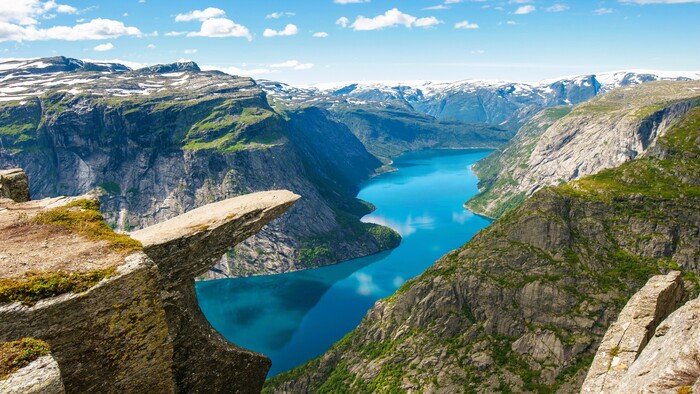 Trolltunga, Troll's tongue rock-Depositphotos_17419049_original uprav.jpg