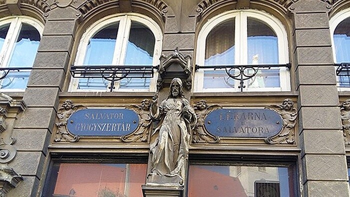 Pharmacy_Salvator_Bratislava_cc-Wikimedia_Radosław Botev & Sylwia Botev.jpg