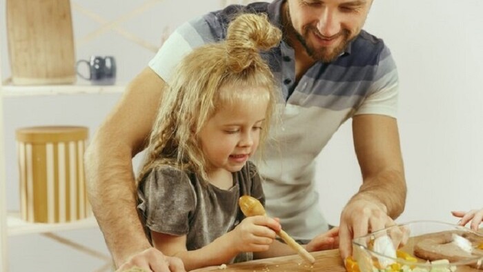 8 minút denne. Toľko času komunikujú rodičia s vlastnými deťmi