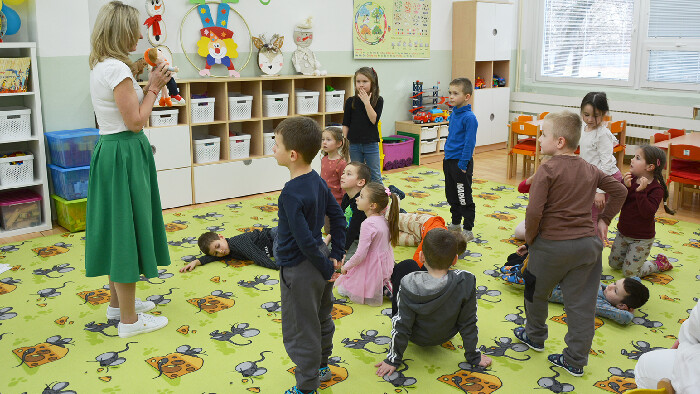 S bábkami Lucy a Leom deti v škôlkach prenikajú do sveta podnikavosti