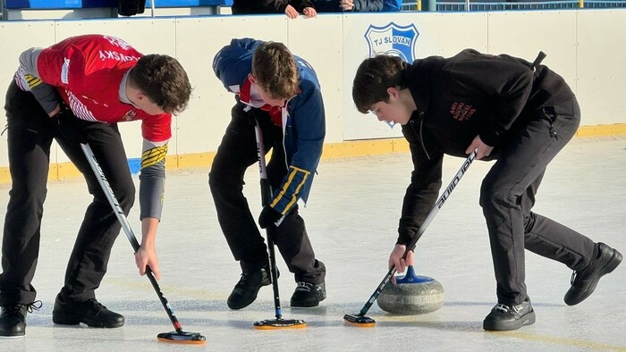 Curling pod holým nebom v Smižanoch