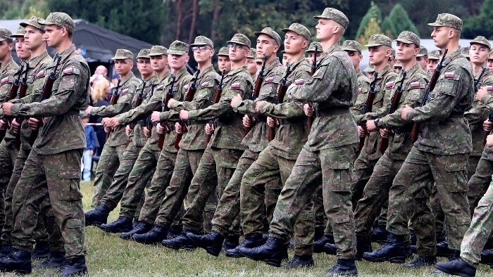 Zavedie sa znovu základná vojenská služba?