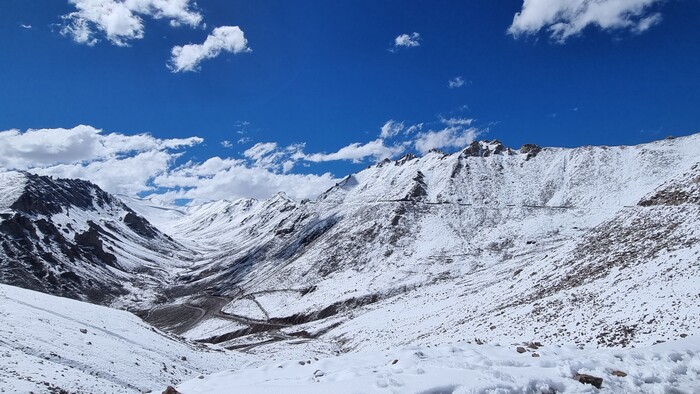 33_Khardung_La_pod_vrcholom.jpg