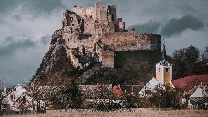 Hrad Beckov. Naozaj dostal meno podľa šaša?