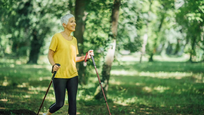 Nordic walking je rekreačný šport zahŕňajúci chôdzu so špeciálnymi palicami