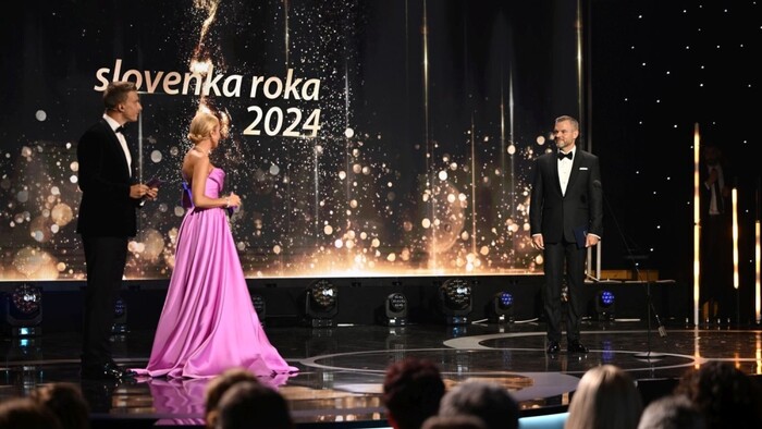 Juraj-Bača-a-Simona-Simanová-moderujú-Slovenku-roka-na-podiu-aj-prezident-peter-pellegrini