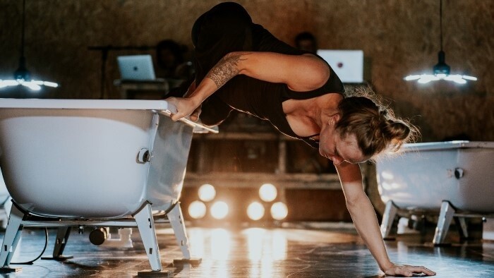 La bailarina y coreógrafa, Lívia Marín Méndez Balážová, se sumerge en un diálogo con su cuerpo