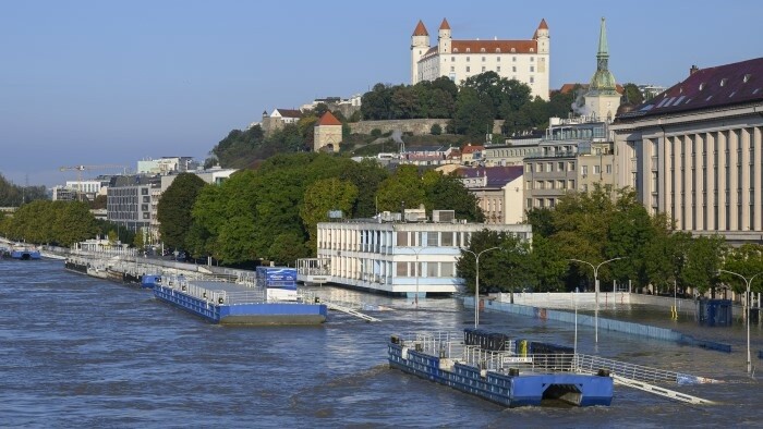 Danube peaks in Bratislava, floods subside