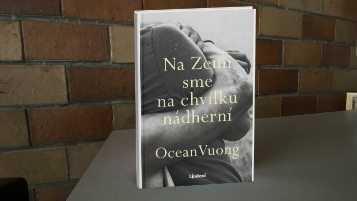 Literárna recenzia: Ocean Vuong – Na Zemi sme chvíľku nádherní