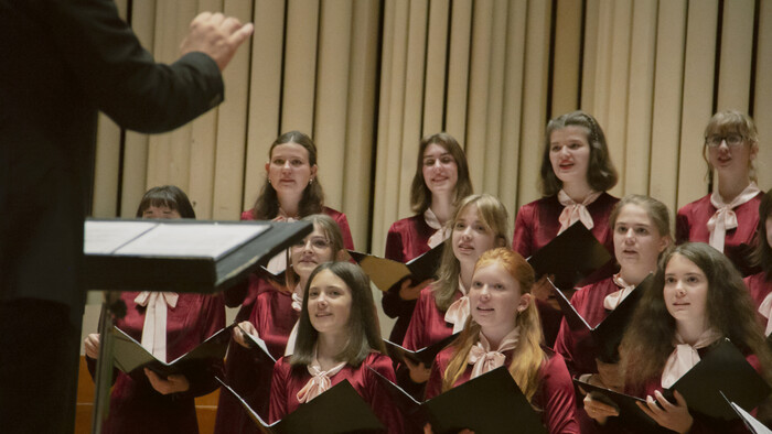 Nenechajte si ujsť krásny vianočný koncert nášho speváckeho zboru. Vystúpia v Čičmanoch