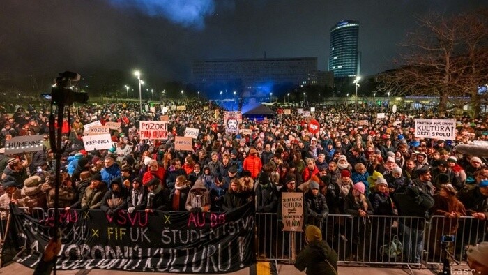 Massenproteste in Bratislava gegen die Führung des Kulturministeriums