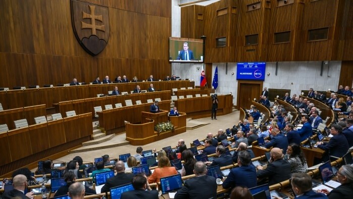 La oposición quiere convocar una sesión extraordinaria del Parlamento