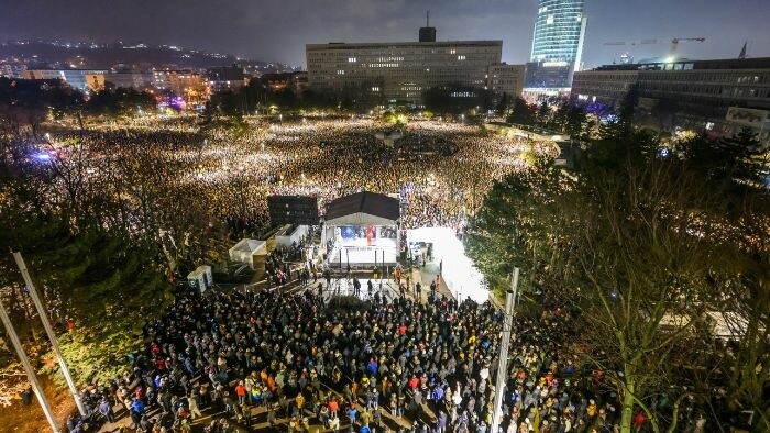 Tens of thousands of Slovaks turn to streets to protest against the government