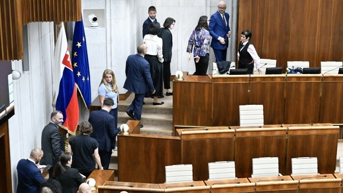 Opposition fails to open session for Fico's removal