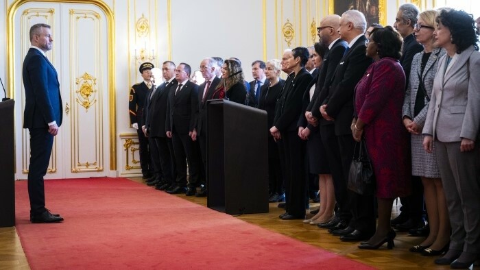 Le président reçoit les diplomates 