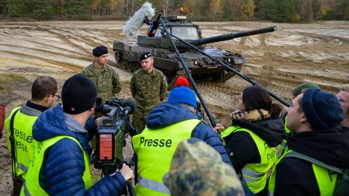 Rezort neplánuje vyslať vojakov na Ukrajinu