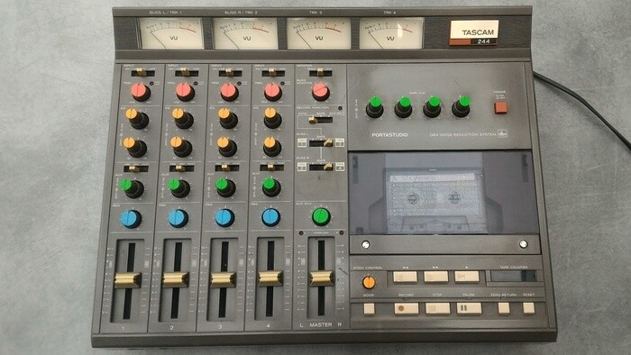 Tascam 244 Portastudio