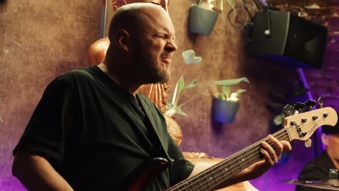 Basgitarista Miloš Bulík v Ráne na eFeMku