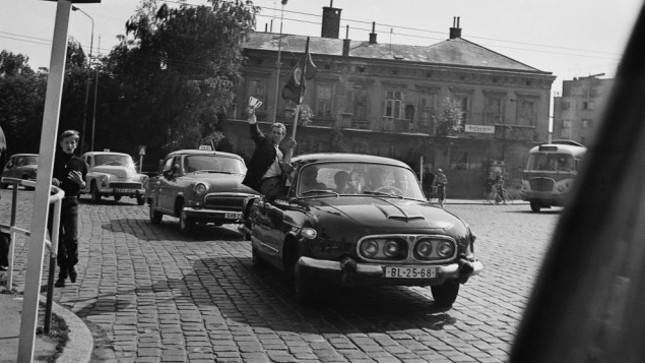 taxi auto bratislava tatra 1969_tasr.jpg