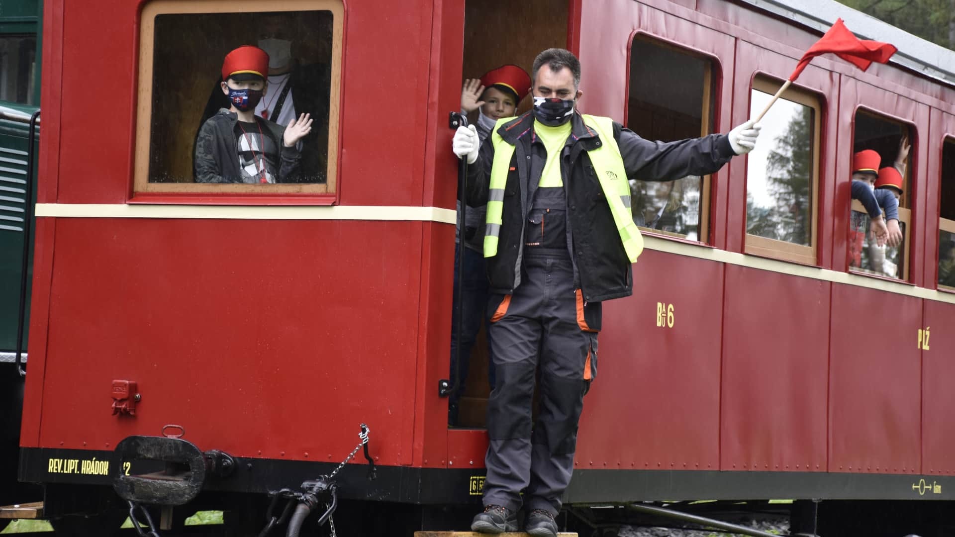 Vlak do stanice Nebo na turistov už čaká, ráčte nastúpiť na nevšedný výlet