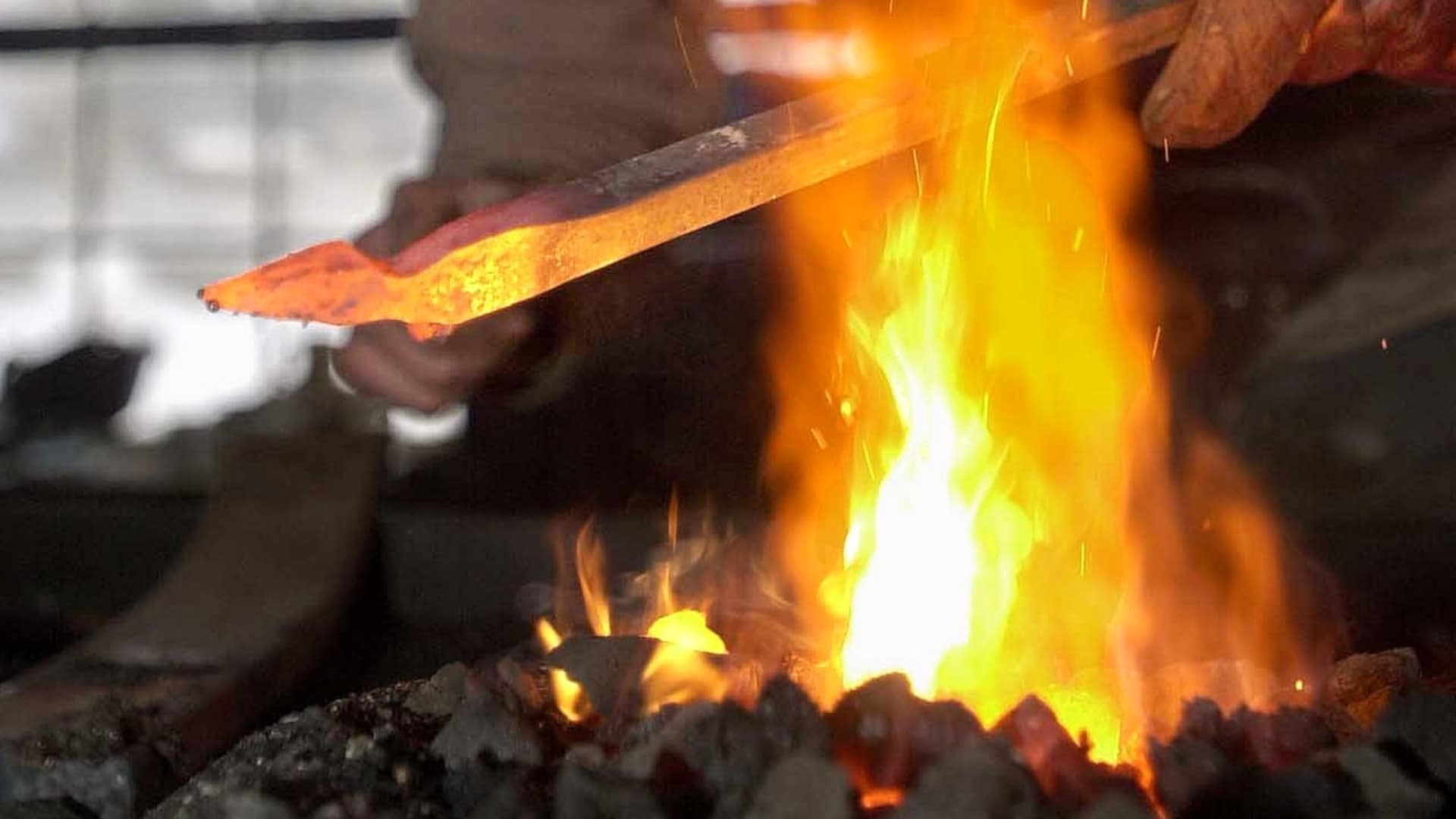 Vykopaním spod zeme sa to nekončí. V Banskej Štiavnici sa už naučíte aj taviť železo