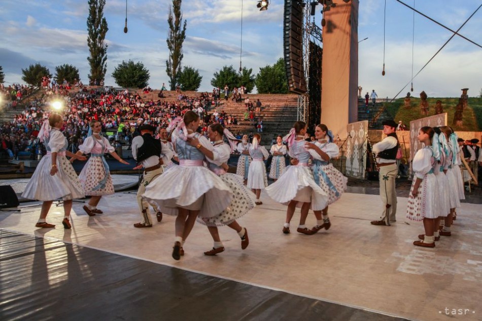 Užite si priamy prenos z folklórneho festivalu vo Východnej. Bude to aj o láske