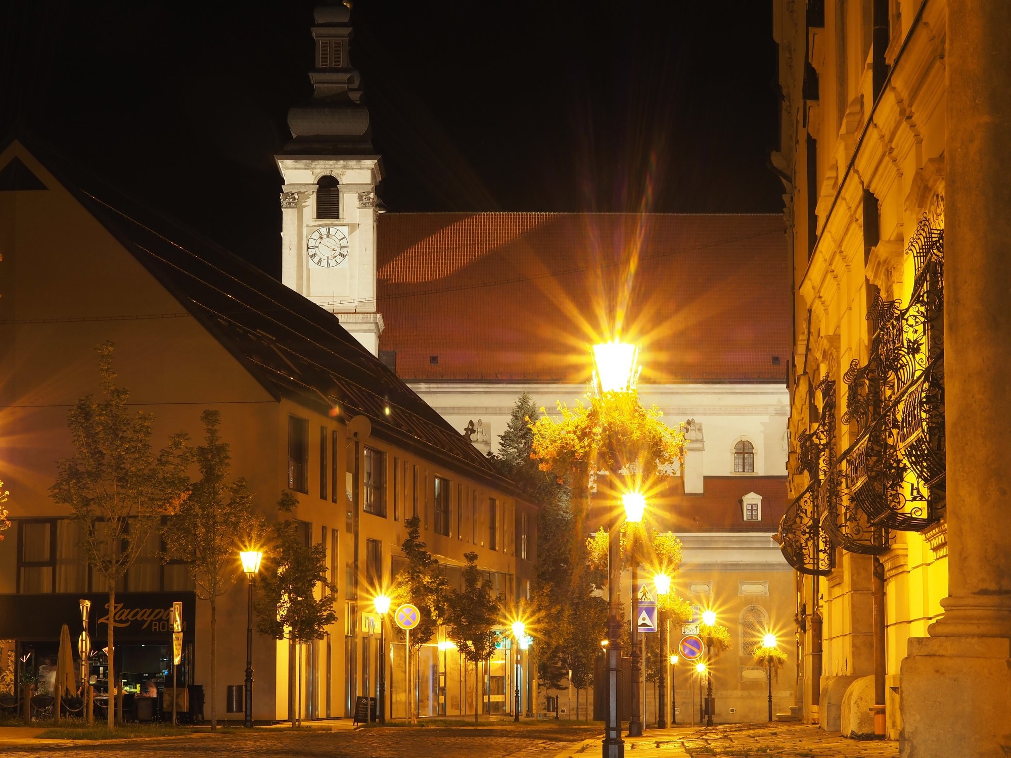 Hollého ulica a  katedrálny Chrám sv. Jána Krstiteľa, Trnava